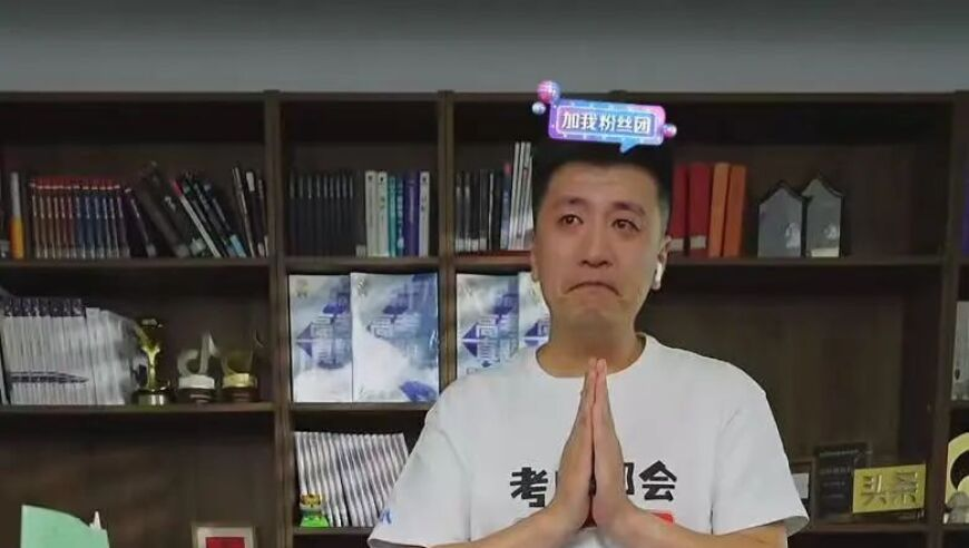 澳门免费资料大全奥门一,妈妈换衣服 宝宝鼓掌提供情绪价值,最佳精选解释落实_经典版V8.67